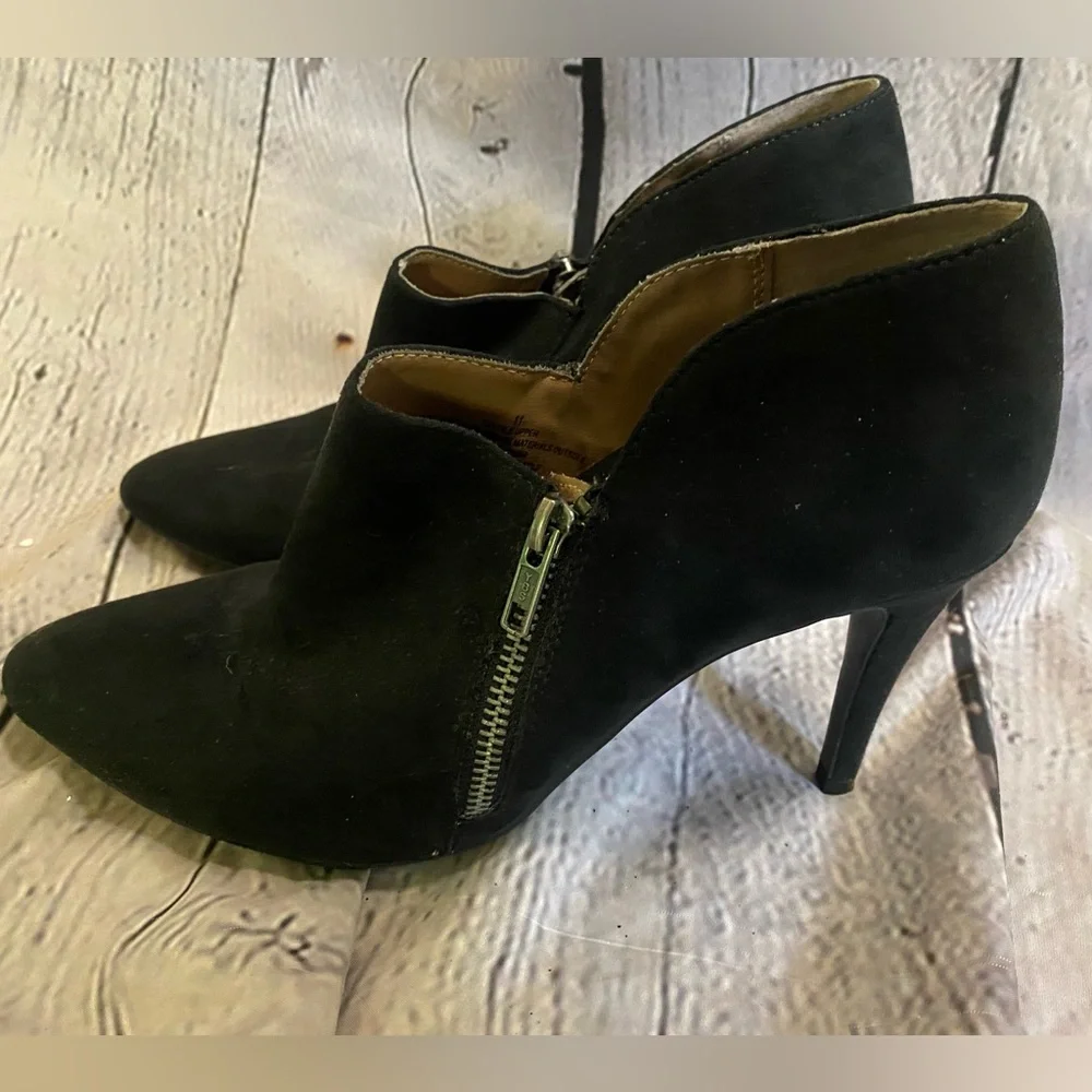 Merrell Women’s Black Suede Zip Up Ankle 4” Heel Booties Size 11‎